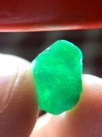 4.55 ct Swat Emerald Crystal – Small Gem with Distinct Character - Image 9