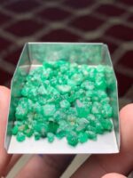 Elongated Elegance: 55.25 ct Emerald Rough Lot from Swat Valley - Image 9
