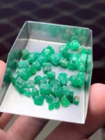 38.25 Carat Emerald Rough Lot from Swat Valley - Image 3