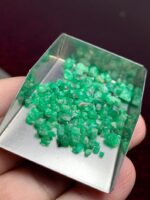 Featured Rough Lot: 32.94 ct Swat Emerald Crystal Parcel - Image 2