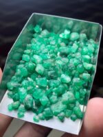 Unveiling the Splendor: 69.20-Carat Emerald Rough Lot from Swat - Image 2