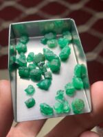39.00 Carat Emerald Rough Lot from Swat Valley - Image 2
