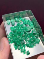 Featured Rough Lot: 32.94 ct Swat Emerald Crystal Parcel - Image 4
