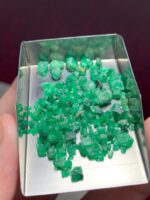 Featured Rough Lot: 32.94 ct Swat Emerald Crystal Parcel - Image 5
