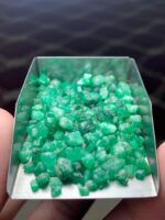 Unveiling the Splendor: 69.20-Carat Emerald Rough Lot from Swat - Image 4