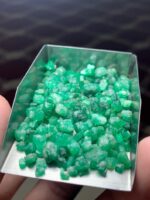 Unveiling the Splendor: 69.20-Carat Emerald Rough Lot from Swat - Image 7