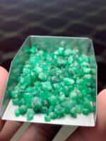Unveiling the Splendor: 69.20-Carat Emerald Rough Lot from Swat - Image 10