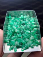 Unveiling the Splendor: 69.20-Carat Emerald Rough Lot from Swat - Image 11