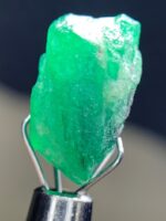 6.45ct Swat Emerald Crystal: Natural Green Beryl in Raw Form - Image 4