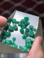 A Closer Look at Swat Emeralds: 39.30 Carat Rough Lot - Image 4