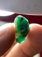 9.37ct Swat Emerald Crystal: A Collector’s Centerpiece - Image 5