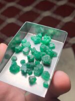 A Closer Look at Swat Emeralds: 39.30 Carat Rough Lot - Image 7