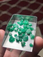 A Closer Look at Swat Emeralds: 39.30 Carat Rough Lot - Image 8