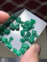 A Closer Look at Swat Emeralds: 39.30 Carat Rough Lot - Image 9