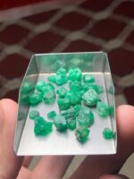 A Closer Look at Swat Emeralds: 39.30 Carat Rough Lot - Image 12