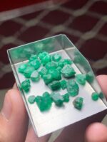 A Closer Look at Swat Emeralds: 39.30 Carat Rough Lot - Image 15