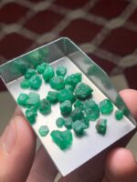 A Closer Look at Swat Emeralds: 39.30 Carat Rough Lot - Image 16