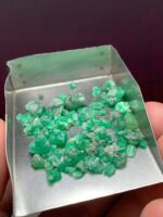 30.30ct Swat Emerald Rough Lot: Natural Beauty in Every Facet of Green - Image 3
