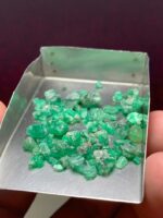30.30ct Swat Emerald Rough Lot: Natural Beauty in Every Facet of Green - Image 7
