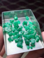38.30 Carat Swat Emerald Rough Lot – Broad Face, Natural Character - Image 15