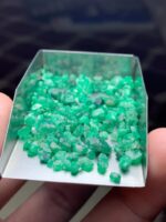 43.40 ct Swat Emerald Rough Lot:Natural Variety - Image 11