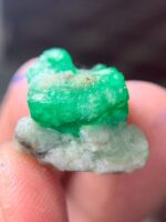 A 21.74-Carat Swat Emerald Specimen: A Compact Treasure of Deep Green Beauty - Image 9