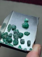 33.65 ct Emerald Rough Lot from Swat: A Collector’s Cache of Untouched Green - Image 2