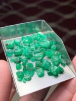 A Rare Find: 42.80 ct Swat Emerald Rough Lot - Image 11