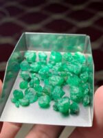 A Rare Find: 42.80 ct Swat Emerald Rough Lot - Image 15