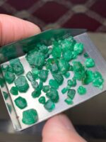 A Rare Find: 42.80 ct Swat Emerald Rough Lot - Image 17