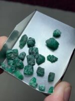 33.65 ct Emerald Rough Lot from Swat: A Collector’s Cache of Untouched Green - Image 3