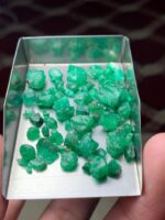 A Rare Find: 42.80 ct Swat Emerald Rough Lot - Image 3