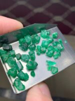 40 Carat Swat Emerald Rough Lot - Image 3