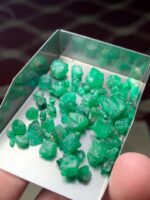 A Rare Find: 42.80 ct Swat Emerald Rough Lot - Image 4