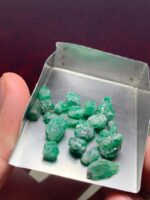 33.65 ct Emerald Rough Lot from Swat: A Collector’s Cache of Untouched Green - Image 5