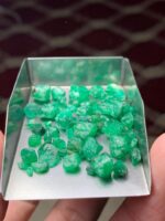 A Rare Find: 42.80 ct Swat Emerald Rough Lot - Image 5
