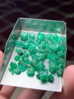 A Rare Find: 42.80 ct Swat Emerald Rough Lot - Image 6