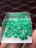 A Rare Find: 42.80 ct Swat Emerald Rough Lot - Image 7