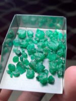 A Rare Find: 42.80 ct Swat Emerald Rough Lot - Image 8