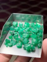 A Rare Find: 42.80 ct Swat Emerald Rough Lot - Image 10