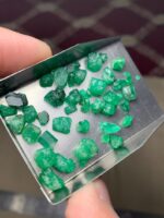 40 Carat Swat Emerald Rough Lot - Image 10