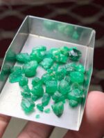40 Carat Swat Emerald Rough Lot - Image 11