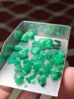 40 Carat Swat Emerald Rough Lot - Image 7