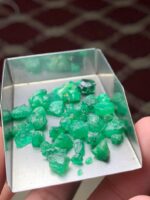40 Carat Swat Emerald Rough Lot - Image 8