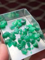40 Carat Swat Emerald Rough Lot - Image 9