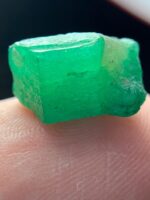 9.55ct Swat Emerald Crystal: Natural Green Gemstone Beauty - Image 7