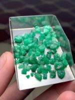 A Significant 43.65 ct Emerald Rough Lot from Swat Valley - Image 4