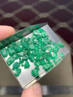 A Significant 43.65 ct Emerald Rough Lot from Swat Valley - Image 6