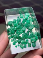 A Significant 43.65 ct Emerald Rough Lot from Swat Valley - Image 7