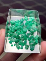 A Significant 43.65 ct Emerald Rough Lot from Swat Valley - Image 9